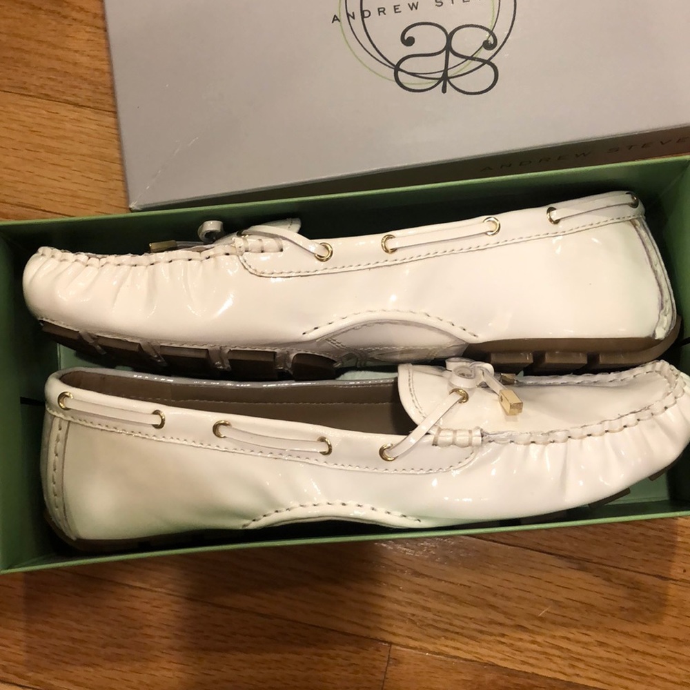 NIB Andrew Stevens white loafer shoes. Sz: 11